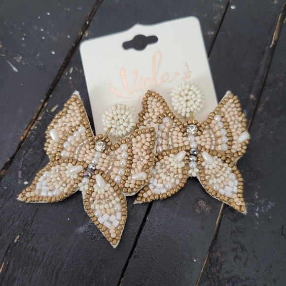 NWT Butterfly Seed Bead Earrings Ivory White Cream Gold Bronze Post Back Insect - Picture 1 of 3